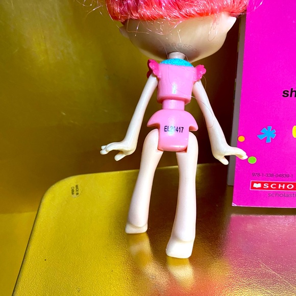 SHOPKINS SHOPPIES LUCY SMOOTHIE DOLL & SHOPKINS PHONICS BOOK - Picture 12 of 12